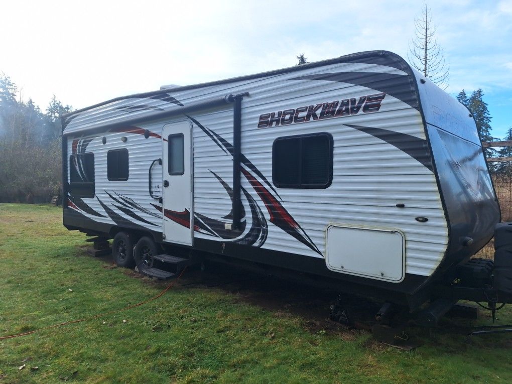 Shockwave Toyhauler 30'