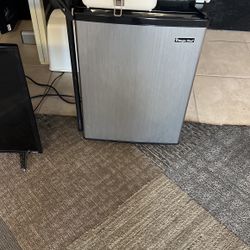 Magic chef small refrigerator