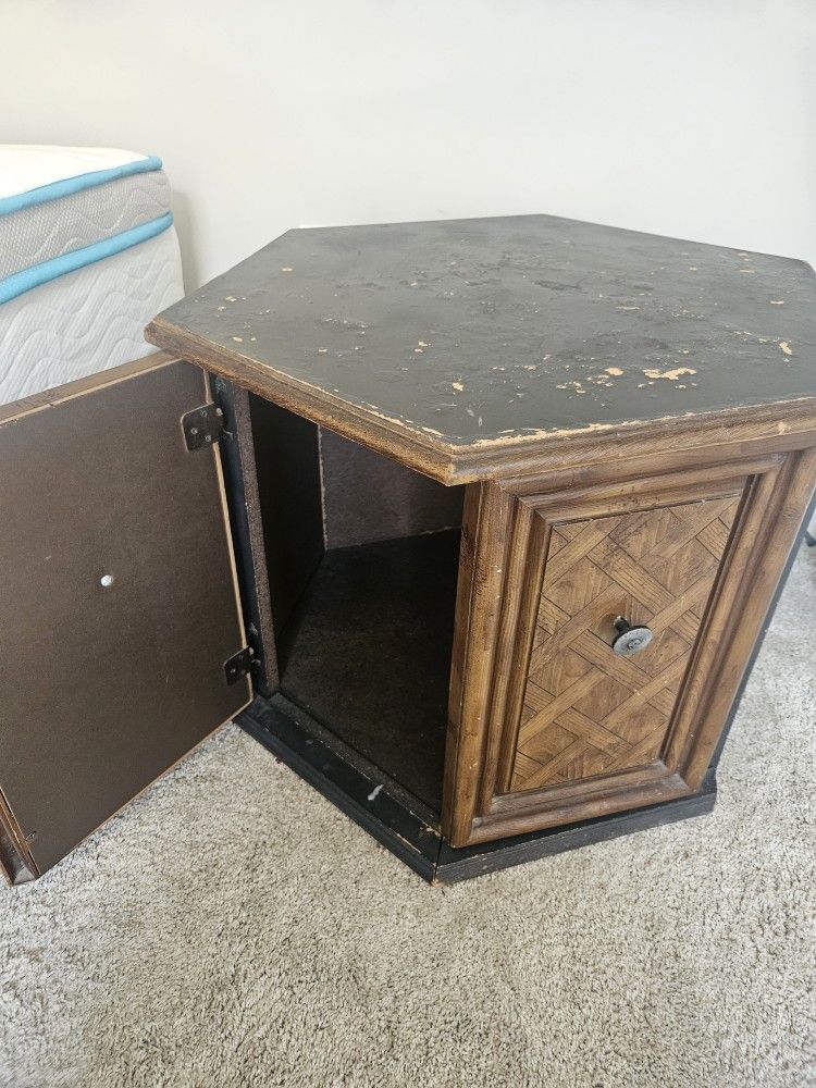 End Table/ Nightstand X2 FREE