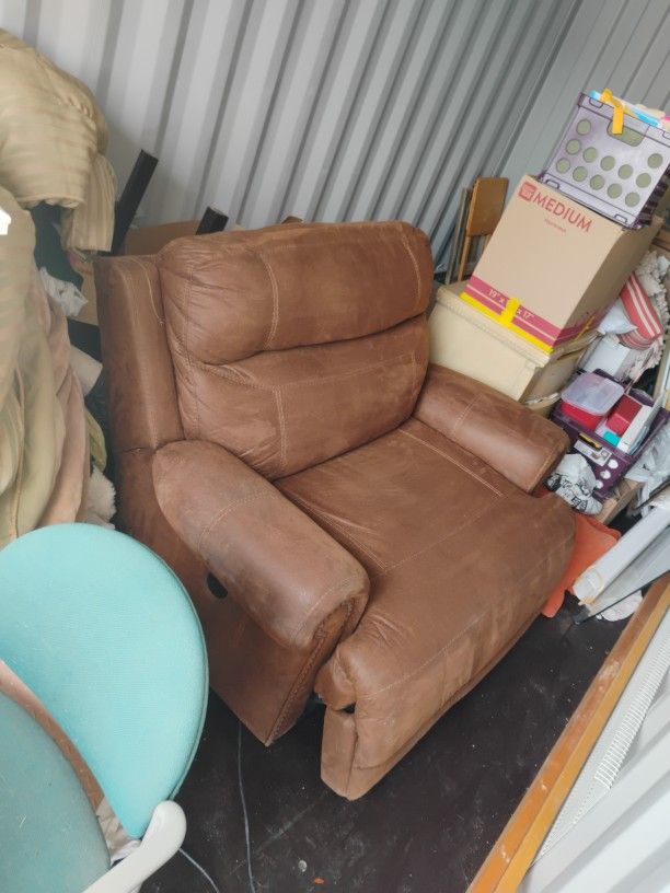 Brown Loveseat And Recliner