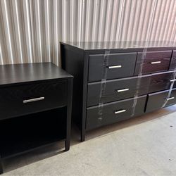 Dresser with two 2 night stands