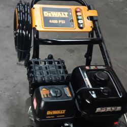 DEWALT
4400 PSI 4.0 GPM Cold Water Gas Pressure Washer