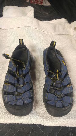 Keen sandles size 3