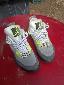 8.5 Jordan 4's wolf grey and lime green