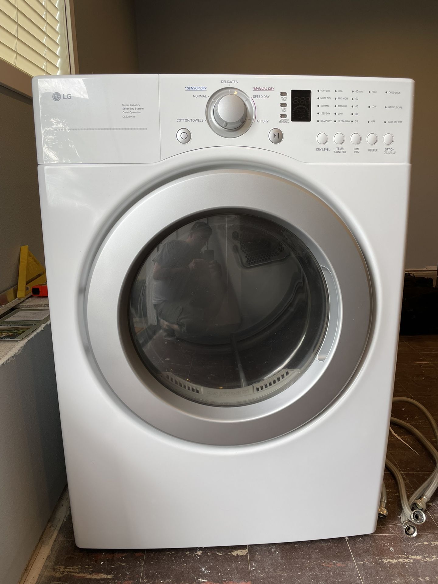 LG Electric Dryer DLE2516W