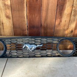 Ford Mustang Grille - 2005-2009 V8 GT - Part # 6R33 8200 BAW