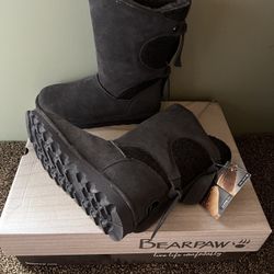Woman’s BEARPAW Boots - Size 6