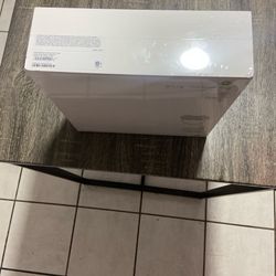 Apple AirPod Maxes (purple)