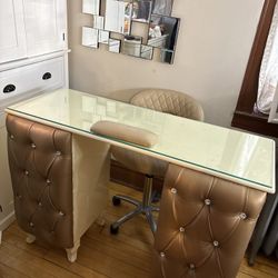 Nail Desk And Chairs  