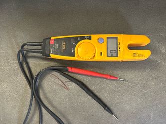 Fluke voltage meter