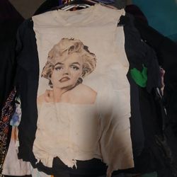 Marilyn Monroe T-shirt.
No sleeves