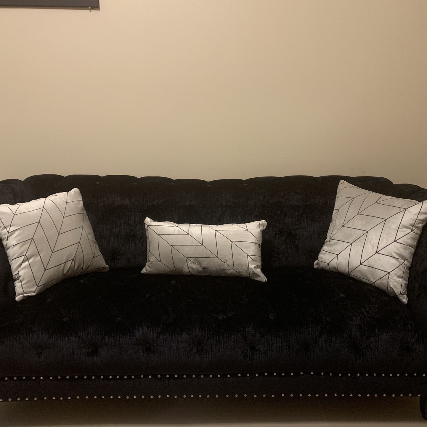 Tuffted Rolled Arm Sofa And Love Seat Set Black