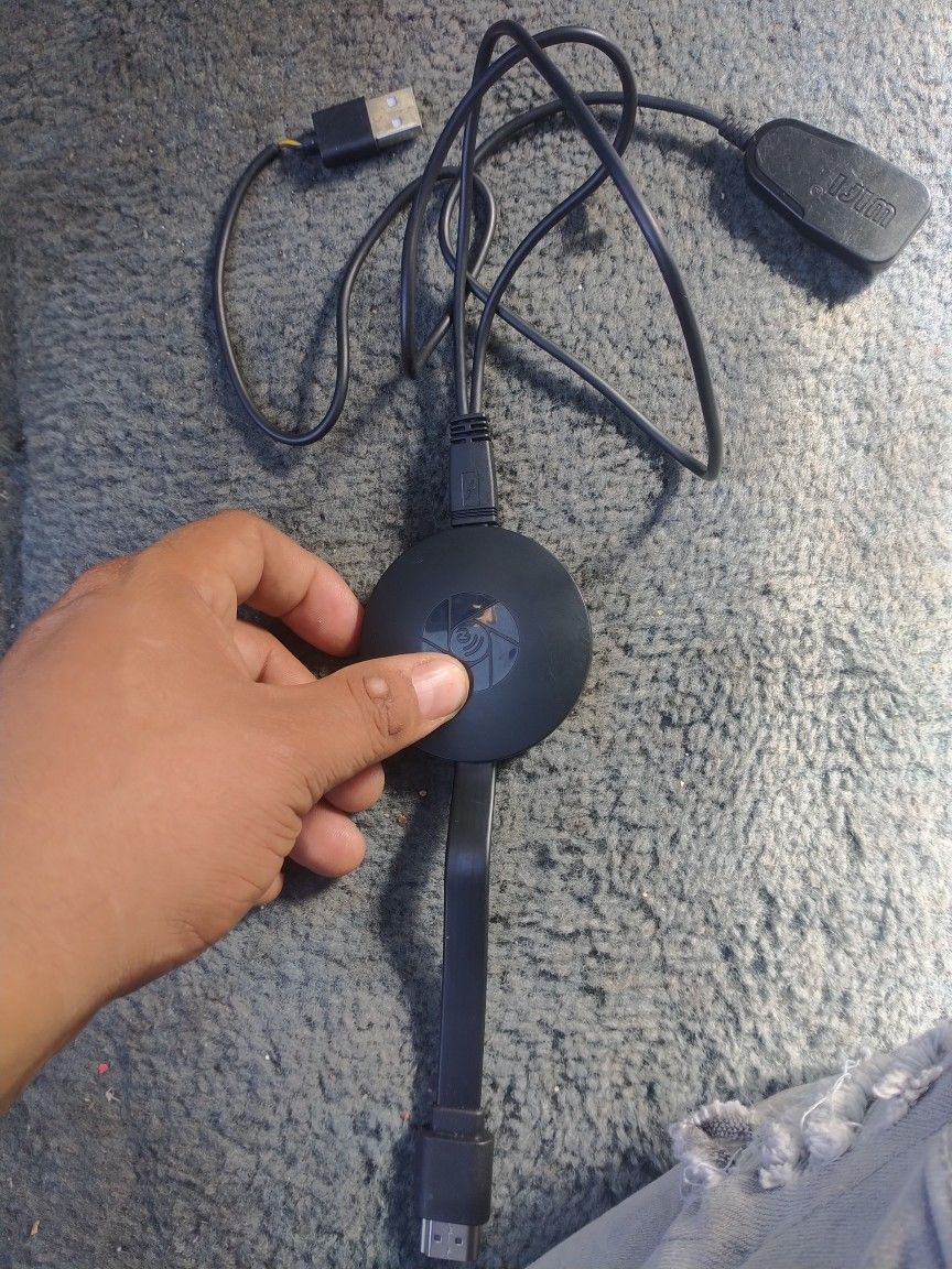 TENGO 3 ADAPTADORES PARA CELL A TV 