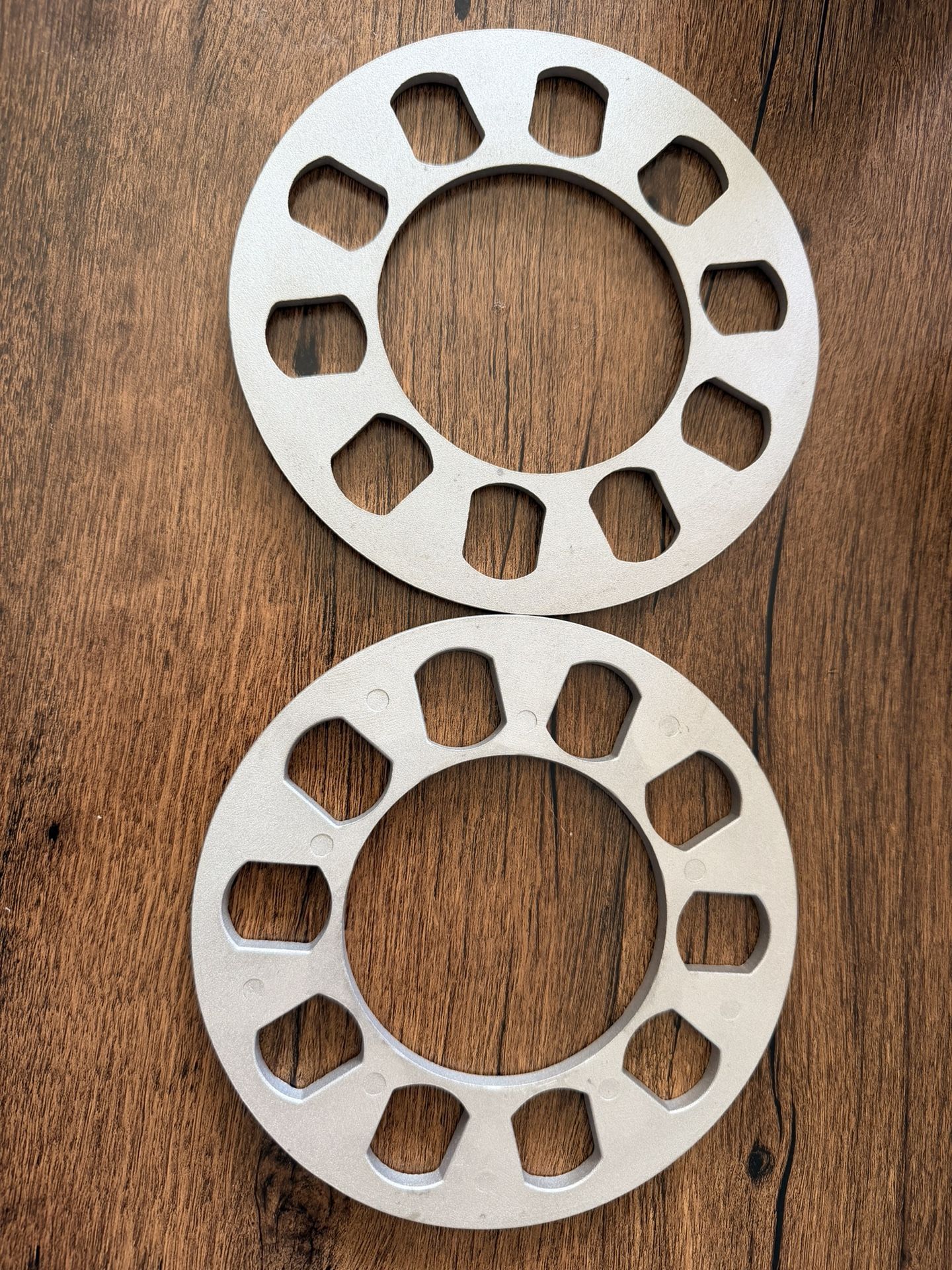 UNIVERSAL WHEEL SPACERS