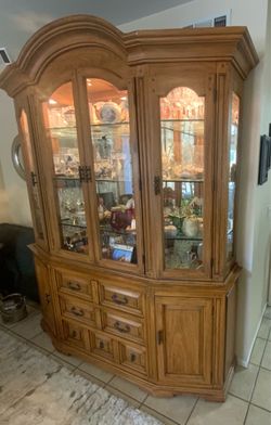 Thomasville solid oak dining room set and hutch