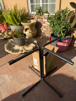 FREE-Black Metal table Stand