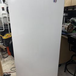 Whirlpool 17.7-cu ft Frost-free Upright Freezer ( White ) 