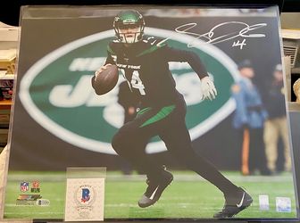 Sam Darnold New York Jets Autographed Photo w/ Beckett COA