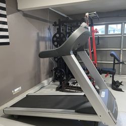 Precor 932i Commercial Treadmill