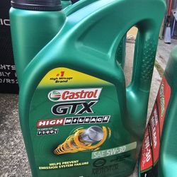 2-5 Quart Jugs Of Castrol 5-30 Synthetic Blend