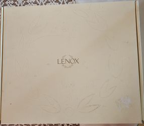 Amazing Condition.Lenox Portrait Gallery Pierced Rose 5” X 7”