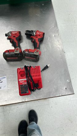 Milwaukee Cordless Drill Driver 2 Batteries And Charger