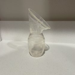 2 Haakaa Breast Pumps 1 Flower Stopper