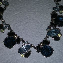 Beautiful dark and light blue stones with silver. Can bundle with my other pieces!!
