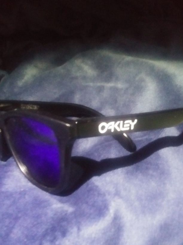 Matte Black Polarized Lens mens Oakley Holbrook Sunglasses