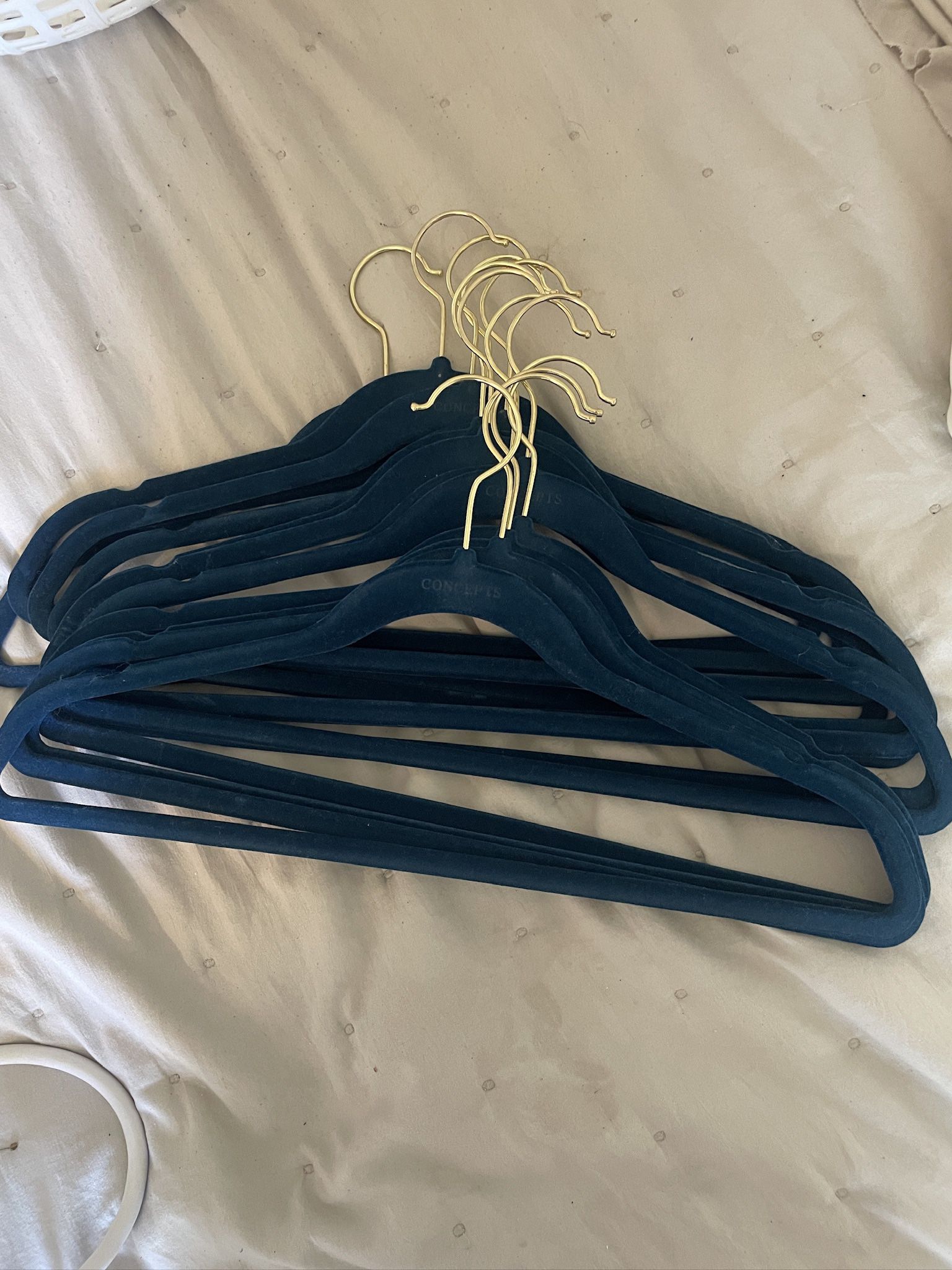 velvet clothing hangers 