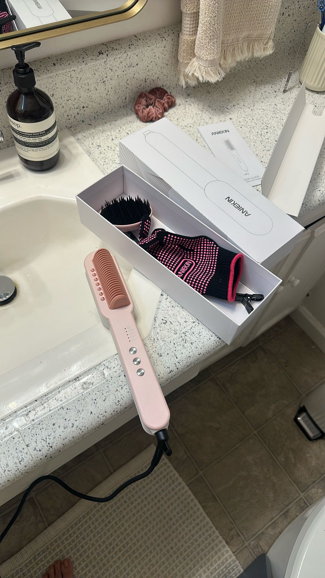 Steam Hair Straightener Brush, 3 in 1 Straightening Brush for Women with Anti-Scald Design, Steam Reduces Damage, Smooths Out Frizz, and Nourishes Ha