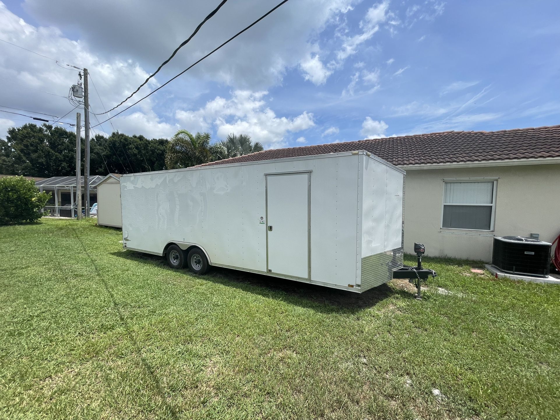 ENCLOSED TRAILER