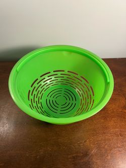 Green Plastic Colander Bowl (with handle)
