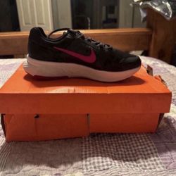 NIKE SHOES BNIB! SZ 7.5 WIDE