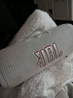 JBL Flip 7 BT speakers