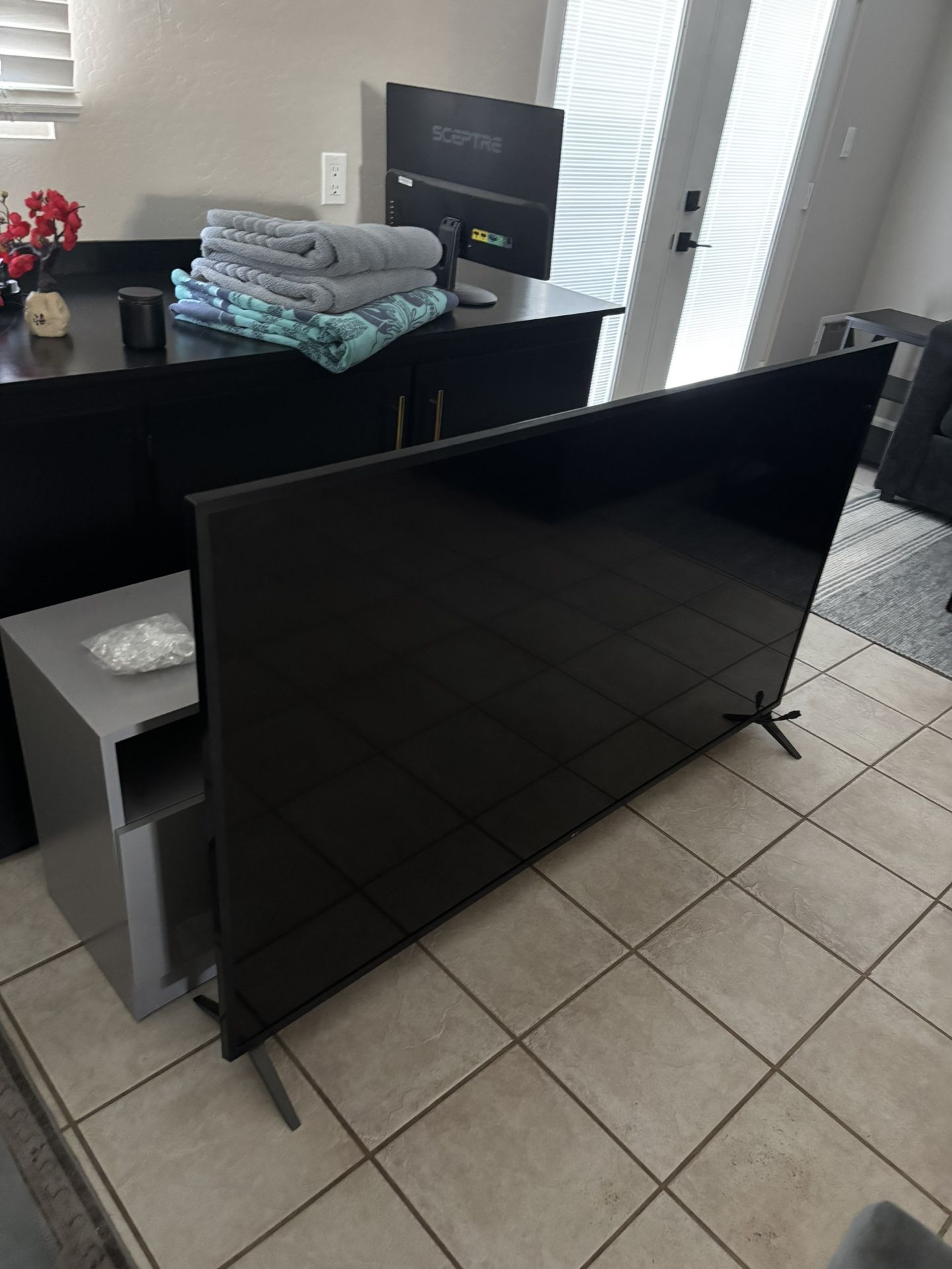 75” Smart TV