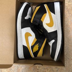 Jordan Air Jordan 1 Mid "White/Pollen/Black" sneakers