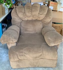 Oversized Comfy Recliner Chair – Must Go!