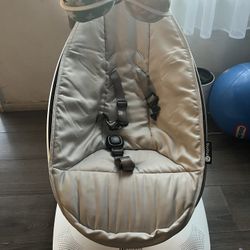 Mamaroo 4 Moms Swing 
