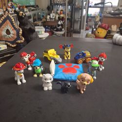 Paw Patrol Lot Of 12 Action Figures With 2 Vehicles & Bean Bag