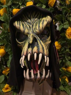 Zagone Studios Classic Collection Fang Face Version 2 Latex Halloween Mask New

See full video on The Rudos Epic Props Youtube