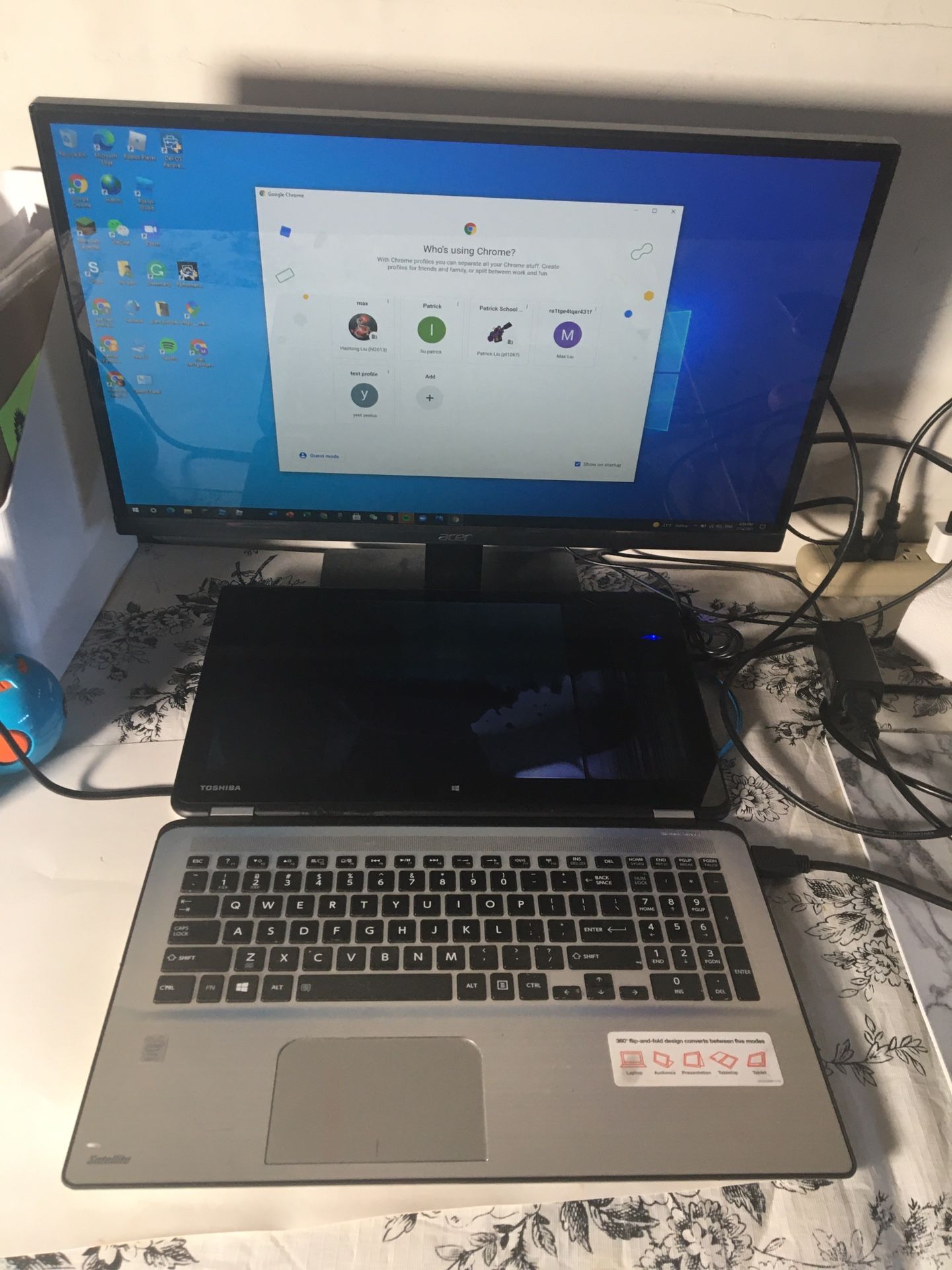 Toshiba Laptop Monitor And KB Set