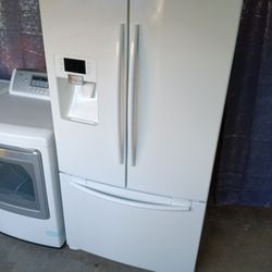 Samsung White Refrigerator  Counter Size 