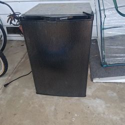 3.0 Cu Ft Upright Freezer