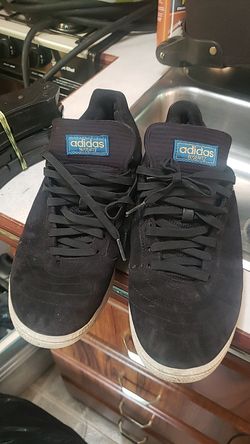 ADIDAS SIZE 8 MENS [NEED A LITTLE CLEANING] $10