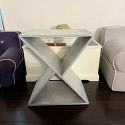 End Table/ Nightstand 