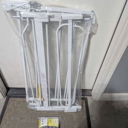 Wide Pet Gate / Baby Gate - Fits Openings 29” - 38.5”