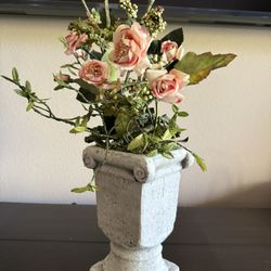 stone pot 9"x5.5" w/silk flowers all new material 