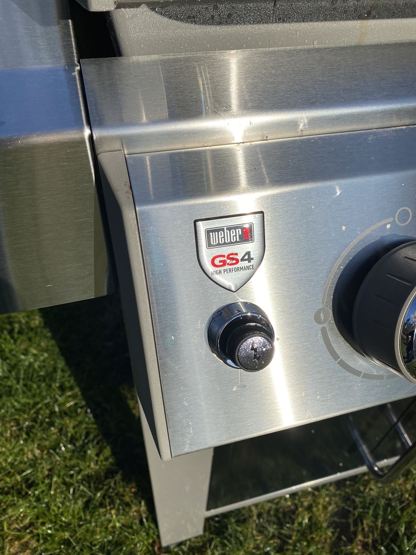 er Genesis II, E335 black 3 burner natural gas grill with side burner for Sale in Bellevue