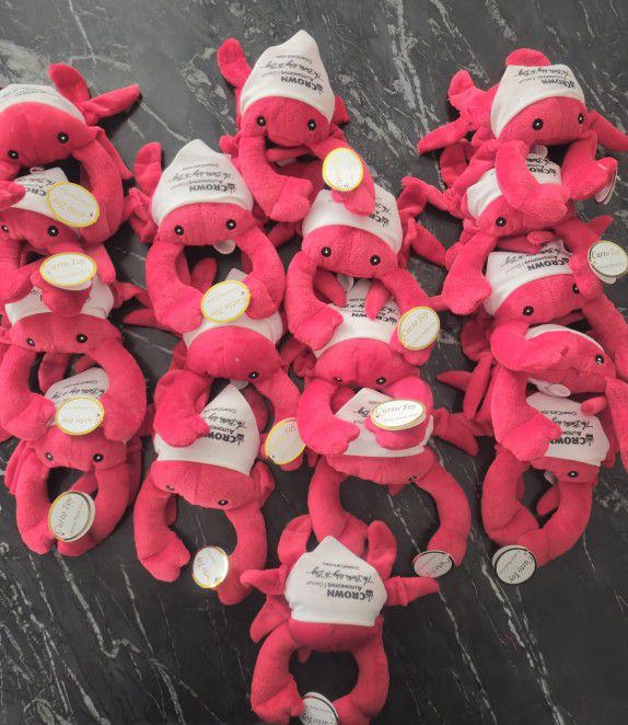 17 Red Plush Crabs 
